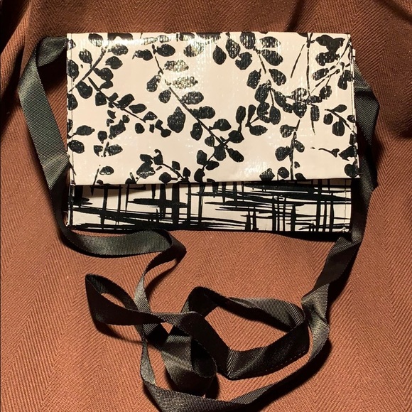 Blue Q Bags Nwot Crossbodyshoulder Minimalist Bag Poshmark